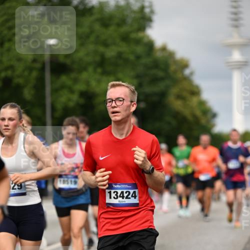 29.06.2025 - hella hamburg halbmarathon Dr. Thomas Lammeyer http://msf.ph/oto/8496542 29.06.2025 10:23:20 Kennedybrücke 1325, 1332, 1349, 1718, 1755, 2017, 2096, 2311, 2589, 2781, 2812, 2895, 3026, 3105, 3118, 3529, 4108, 4110, 4718, 4722, 4845, 5034, 5080, 5098, 5323, 5449, 6194, 6270, 6477, 6482, 6542, 6736, 7051, 7143, 7252, 7566, 7844, 8575, 8761, 9252, 9270, 9272, 9652, 9756, 9757, 9856, 9964, 10037, 10124, 10129, 10816, 11081 meine-sportfotos.de