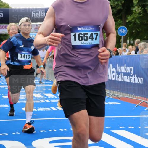29.06.2025 - hella hamburg halbmarathon Strokosch-Dieckow http://msf.ph/oto/8496596 29.06.2025 10:44:19 Ziel 1057, 1220, 1413, 1415, 1902, 4310, 4691, 5275, 5884, 7005, 7191, 8722, 9444, 12159, 12327, 12528, 14687, 15225, 16301, 16316, 16547, 16803, 16893, 18691, 18806 meine-sportfotos.de