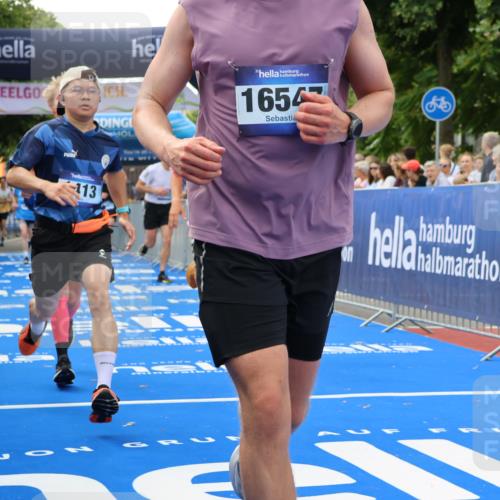 29.06.2025 - hella hamburg halbmarathon Strokosch-Dieckow http://msf.ph/oto/8496623 29.06.2025 10:44:19 Ziel 1057, 1220, 1413, 1415, 1902, 4310, 4691, 5275, 5884, 7005, 7191, 8722, 9444, 12159, 12327, 12528, 14687, 15225, 16301, 16316, 16547, 16803, 16893, 18691, 18806 meine-sportfotos.de