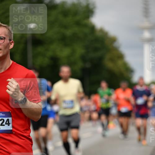 29.06.2025 - hella hamburg halbmarathon Dr. Thomas Lammeyer http://msf.ph/oto/8496638 29.06.2025 10:23:21 Kennedybrücke 1325, 1332, 1349, 1718, 1755, 2017, 2096, 2311, 2589, 2781, 2812, 2895, 3026, 3105, 3118, 3529, 4108, 4110, 4718, 4722, 4845, 5034, 5080, 5098, 5323, 5449, 6194, 6270, 6477, 6482, 6542, 6736, 7051, 7143, 7252, 7566, 7844, 8575, 8761, 9252, 9270, 9272, 9652, 9756, 9757, 9856, 9964, 10037, 10124, 10129, 10816, 11081 meine-sportfotos.de