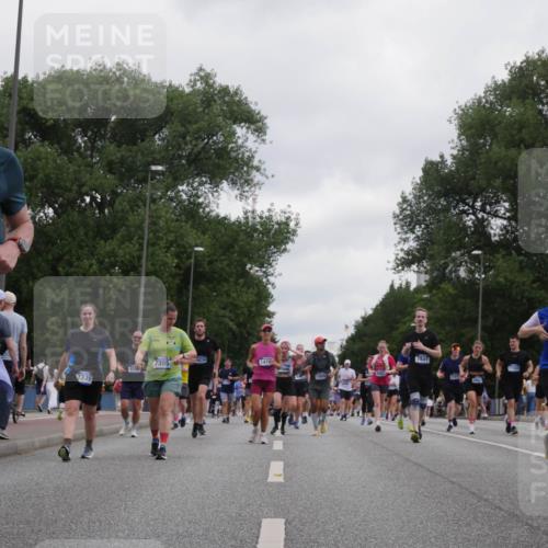 29.06.2025 - hella hamburg halbmarathon Luisa Fischer http://msf.ph/oto/8496651 29.06.2025 10:55:17 Kennedybrücke 16678, 6234, 7841, 7305, 147, 7339, 17320, 15, 11126, 1997, 3934, 5534, 6456, 7841, 9460, 9462, 9582, 9583, 9590, 10830 meine-sportfotos.de