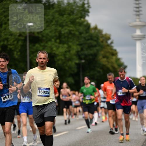 29.06.2025 - hella hamburg halbmarathon Dr. Thomas Lammeyer http://msf.ph/oto/8496669 29.06.2025 10:23:22 Kennedybrücke 1325, 1332, 1349, 1718, 1755, 2017, 2311, 2589, 2781, 2812, 2895, 3026, 3105, 3118, 3529, 4108, 4110, 4718, 4722, 4845, 5034, 5080, 5098, 5323, 5449, 6194, 6270, 6477, 6542, 6736, 7051, 7143, 7252, 7566, 7844, 8575, 8761, 9252, 9270, 9272, 9652, 9756, 9757, 9856, 10037, 10124, 10129, 10816, 11081 meine-sportfotos.de