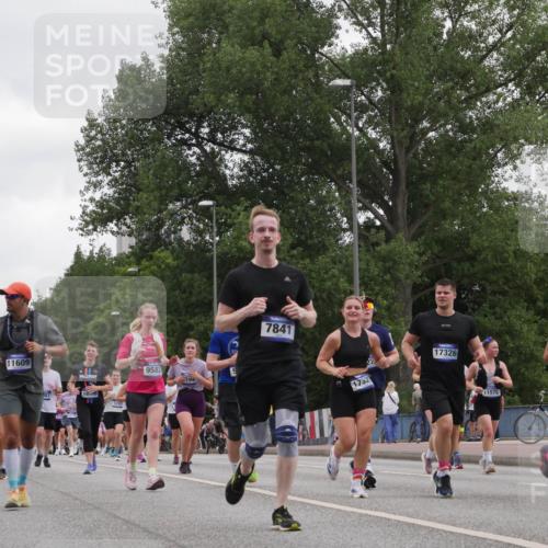 29.06.2025 - hella hamburg halbmarathon Luisa Fischer http://msf.ph/oto/8496677 29.06.2025 10:55:20 Kennedybrücke 28, 1608, 6947, 11609, 587, 19706, 5291, 9582, 594, 7841, 1732, 17326, 11575, 1127, 1997, 3934, 4087, 6456, 7691, 7841, 9220, 9460, 9582, 9583, 9590, 9594, 9673 meine-sportfotos.de