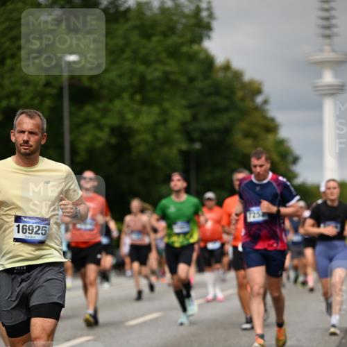 29.06.2025 - hella hamburg halbmarathon Dr. Thomas Lammeyer http://msf.ph/oto/8496679 29.06.2025 10:23:22 Kennedybrücke 1325, 1332, 1349, 1718, 1755, 2017, 2311, 2589, 2781, 2812, 2895, 3026, 3105, 3118, 3529, 4108, 4110, 4718, 4722, 4845, 5034, 5080, 5098, 5323, 5449, 6194, 6270, 6477, 6542, 6736, 7051, 7143, 7252, 7566, 7844, 8575, 8761, 9252, 9270, 9272, 9652, 9756, 9757, 9856, 10037, 10124, 10129, 10816, 11081 meine-sportfotos.de