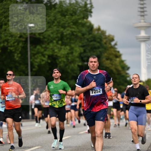 29.06.2025 - hella hamburg halbmarathon Dr. Thomas Lammeyer http://msf.ph/oto/8496707 29.06.2025 10:23:24 Kennedybrücke 1159, 1160, 1325, 1332, 1349, 1708, 1718, 1755, 2017, 2311, 2589, 2703, 2781, 2812, 2895, 3026, 3105, 3118, 3529, 4108, 4110, 4722, 5034, 5080, 5098, 5323, 5449, 6194, 6249, 6270, 6542, 6736, 7051, 7143, 7252, 7566, 7844, 8575, 8761, 9252, 9270, 9272, 9652, 9756, 9757, 9856, 10037, 10124, 10129, 10816, 11081 meine-sportfotos.de
