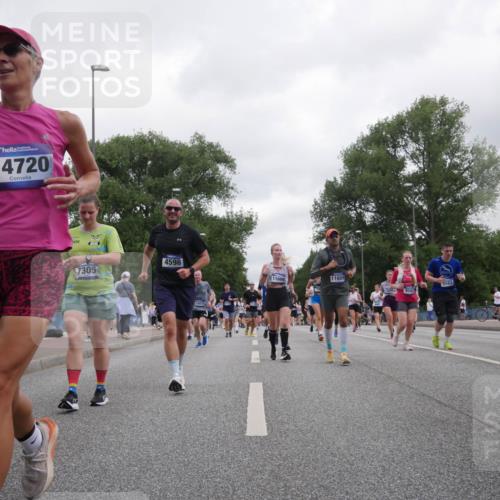 29.06.2025 - hella hamburg halbmarathon Luisa Fischer http://msf.ph/oto/8496710 29.06.2025 10:55:22 Kennedybrücke 7339, 14720, 7305, 4598, 16015, 11608, 11609, 9583, 9582, 1732, 1997, 3934, 4087, 6456, 6961, 7691, 7841, 9220, 9460, 9582, 9583, 9594, 9673 meine-sportfotos.de