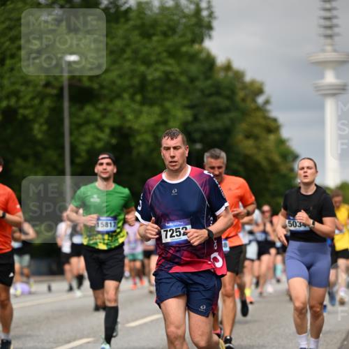 29.06.2025 - hella hamburg halbmarathon Dr. Thomas Lammeyer http://msf.ph/oto/8496726 29.06.2025 10:23:24 Kennedybrücke 1159, 1160, 1325, 1332, 1349, 1708, 1718, 1755, 2017, 2311, 2589, 2703, 2781, 2812, 2895, 3026, 3105, 3118, 3529, 4108, 4110, 4722, 5034, 5080, 5098, 5323, 5449, 6194, 6249, 6270, 6542, 6736, 7051, 7143, 7252, 7566, 7844, 8575, 8761, 9252, 9270, 9272, 9652, 9756, 9757, 9856, 10037, 10124, 10129, 10816, 11081 meine-sportfotos.de