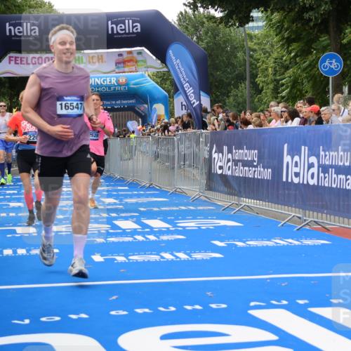 29.06.2025 - hella hamburg halbmarathon Strokosch-Dieckow http://msf.ph/oto/8496739 29.06.2025 10:44:18 Ziel 1220, 1413, 1415, 1902, 4310, 4691, 5275, 5884, 7005, 7191, 8722, 9444, 12159, 12327, 12528, 14686, 14687, 15225, 15280, 16301, 16316, 16547, 16803, 16893, 18691, 18806 meine-sportfotos.de