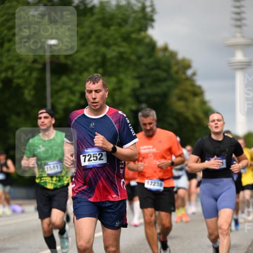 29.06.2025 - hella hamburg halbmarathon Dr. Thomas Lammeyer http://msf.ph/oto/8496749 29.06.2025 10:23:25 Kennedybrücke 1159, 1160, 1325, 1332, 1349, 1708, 1718, 1755, 2017, 2311, 2589, 2703, 2781, 2812, 2895, 3026, 3105, 3118, 3529, 4108, 4110, 4722, 5034, 5080, 5098, 5323, 5449, 6194, 6249, 6270, 6542, 6736, 7051, 7143, 7252, 7566, 7844, 8575, 8761, 9252, 9270, 9272, 9652, 9856, 10037, 10124, 10129, 11081 meine-sportfotos.de