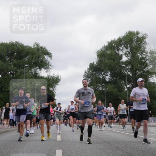 29.06.2025 - hella hamburg halbmarathon Luisa Fischer http://msf.ph/oto/8496764 29.06.2025 10:55:28 Kennedybrücke 4713, 415, 920, 1208, 5291, 087, 967, 19, 4087, 4273, 5291, 6406, 6885, 6961, 7691, 8672, 9068, 9070, 9220, 9582, 9583, 9594, 9673, 9730, 10342, 10496 meine-sportfotos.de