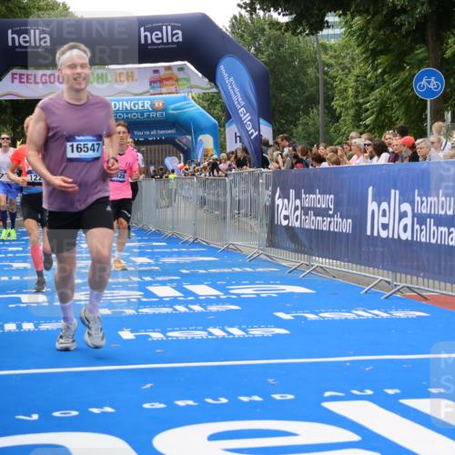 29.06.2025 - hella hamburg halbmarathon Strokosch-Dieckow http://msf.ph/oto/8496774 29.06.2025 10:44:18 Ziel 1220, 1413, 1415, 1902, 4310, 4691, 5275, 5884, 7005, 7191, 8722, 9444, 12159, 12327, 12528, 14686, 14687, 15225, 15280, 16301, 16316, 16547, 16803, 16893, 18691, 18806 meine-sportfotos.de