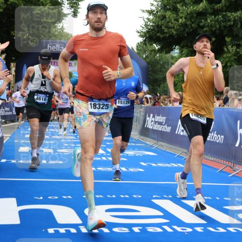 29.06.2025 - hella hamburg halbmarathon Strokosch-Dieckow http://msf.ph/oto/8496801 29.06.2025 10:54:59 Ziel 1327, 2884, 3652, 3791, 4249, 4616, 4938, 5020, 6433, 6994, 8514, 8691, 8698, 9060, 9380, 10266, 11333, 11976, 13297, 13988, 14638, 14750, 14845, 14948, 15126, 15156, 15879, 16047, 16623, 16630, 16868, 17803, 17842, 18181, 18325 meine-sportfotos.de