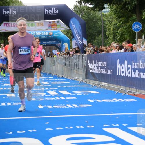 29.06.2025 - hella hamburg halbmarathon Strokosch-Dieckow http://msf.ph/oto/8496809 29.06.2025 10:44:18 Ziel 1220, 1413, 1415, 1902, 4310, 4691, 5275, 5884, 7005, 7191, 8722, 9444, 12159, 12327, 12528, 14686, 14687, 15225, 15280, 16301, 16316, 16547, 16803, 16893, 18691, 18806 meine-sportfotos.de