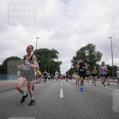 29.06.2025 - hella hamburg halbmarathon Luisa Fischer http://msf.ph/oto/8496873 29.06.2025 10:55:40 Kennedybrücke 12546, 18633, 8196, 4154, 1369, 1978, 3140, 4815, 5262, 6406, 6985, 7737, 8194, 8196, 9070, 9730, 10296, 10496 meine-sportfotos.de