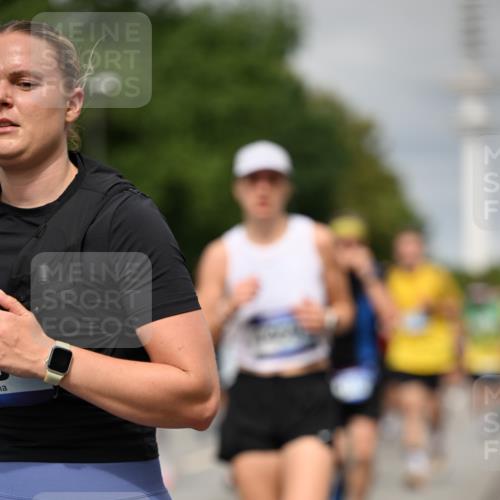 29.06.2025 - hella hamburg halbmarathon Dr. Thomas Lammeyer http://msf.ph/oto/8496883 29.06.2025 10:23:28 Kennedybrücke 1159, 1160, 1325, 1332, 1708, 1718, 1755, 2017, 2311, 2589, 2703, 2781, 2812, 2895, 3105, 3118, 3529, 4108, 4110, 4722, 5034, 5080, 5098, 5323, 5449, 6249, 6270, 6542, 6736, 7051, 7143, 7252, 7566, 7844, 8575, 8761, 9252, 9270, 9272, 9652, 9856, 10124, 10129, 10540, 11081 meine-sportfotos.de