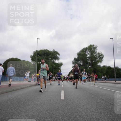 29.06.2025 - hella hamburg halbmarathon Luisa Fischer http://msf.ph/oto/8496911 29.06.2025 10:55:43 Kennedybrücke 6386, 6983, 1369, 1978, 3140, 3645, 4815, 5262, 6671, 6985, 7682, 7737, 8194, 8196, 10296 meine-sportfotos.de