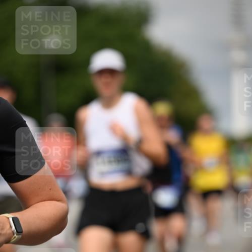 29.06.2025 - hella hamburg halbmarathon Dr. Thomas Lammeyer http://msf.ph/oto/8496927 29.06.2025 10:23:28 Kennedybrücke 1159, 1160, 1325, 1332, 1708, 1718, 1755, 2017, 2311, 2589, 2703, 2781, 2812, 2895, 3105, 3118, 3529, 4108, 4110, 4722, 5034, 5080, 5098, 5323, 5449, 6249, 6270, 6542, 6736, 7051, 7143, 7252, 7566, 7844, 8575, 8761, 9252, 9270, 9272, 9652, 9856, 10124, 10129, 10540, 11081 meine-sportfotos.de