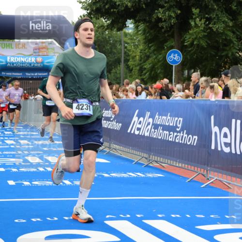 29.06.2025 - hella hamburg halbmarathon Strokosch-Dieckow http://msf.ph/oto/8496930 29.06.2025 10:54:47 Ziel 1327, 1496, 1506, 2029, 2561, 3310, 4231, 6587, 6994, 7478, 8449, 9227, 10044, 12186, 13147, 14239, 14660, 15389, 15408, 15584, 16623, 16868, 17231, 17261, 19000 meine-sportfotos.de