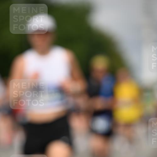 29.06.2025 - hella hamburg halbmarathon Dr. Thomas Lammeyer http://msf.ph/oto/8496942 29.06.2025 10:23:29 Kennedybrücke 1159, 1160, 1325, 1332, 1708, 1718, 1755, 2017, 2311, 2589, 2703, 2812, 2895, 3105, 3118, 3529, 4108, 4110, 4722, 5034, 5080, 5098, 5449, 6249, 6270, 6542, 6736, 7051, 7143, 7252, 7566, 7844, 8575, 8761, 8778, 9252, 9270, 9272, 9652, 9856, 10124, 10129, 10540, 11081 meine-sportfotos.de