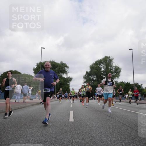 29.06.2025 - hella hamburg halbmarathon Luisa Fischer http://msf.ph/oto/8496943 29.06.2025 10:55:47 Kennedybrücke 15205, 3140, 14215, 16807, 1369, 2308, 2593, 3140, 3645, 5262, 6671, 6985, 7682, 7737, 10634 meine-sportfotos.de