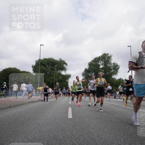 29.06.2025 - hella hamburg halbmarathon Luisa Fischer http://msf.ph/oto/8496959 29.06.2025 10:55:48 Kennedybrücke 16642, 7737, 472, 14215, 1129, 16807, 1369, 2308, 2593, 3645, 5262, 6671, 7682, 7737, 8250, 8251, 10634 meine-sportfotos.de