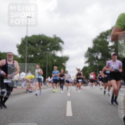29.06.2025 - hella hamburg halbmarathon Luisa Fischer http://msf.ph/oto/8497001 29.06.2025 10:55:52 Kennedybrücke 170, 1369, 2308, 2593, 3645, 5262, 6671, 7682, 8250, 8251, 10600, 10634, 10693 meine-sportfotos.de