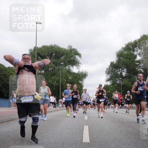29.06.2025 - hella hamburg halbmarathon Luisa Fischer http://msf.ph/oto/8497007 29.06.2025 10:55:52 Kennedybrücke 10029, 2308, 7682, 1735, 1369, 2308, 2593, 3645, 5262, 6671, 7682, 8250, 8251, 10600, 10634, 10693 meine-sportfotos.de