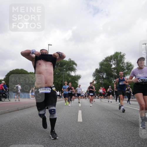 29.06.2025 - hella hamburg halbmarathon Luisa Fischer http://msf.ph/oto/8497012 29.06.2025 10:55:53 Kennedybrücke 1735, 10029, 13151, 13152, 2308, 2593, 3645, 5262, 6671, 7682, 8250, 8251, 10600, 10634, 10693 meine-sportfotos.de