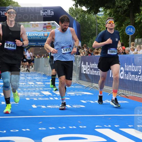 29.06.2025 - hella hamburg halbmarathon Strokosch-Dieckow http://msf.ph/oto/8497030 29.06.2025 10:44:16 Ziel 1220, 1413, 1415, 1902, 4999, 5231, 5275, 5884, 7005, 7191, 8722, 9444, 12159, 12528, 14686, 14687, 15225, 15280, 16301, 16316, 16547, 16803, 16893, 17748, 18691 meine-sportfotos.de
