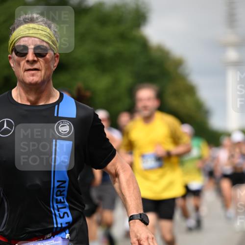 29.06.2025 - hella hamburg halbmarathon Dr. Thomas Lammeyer http://msf.ph/oto/8497090 29.06.2025 10:23:31 Kennedybrücke 1159, 1160, 1325, 1332, 1708, 1718, 1755, 2017, 2589, 2703, 2812, 2895, 3105, 3118, 3529, 4108, 4110, 4170, 4722, 5034, 5080, 5098, 5178, 5449, 6249, 6270, 6542, 6736, 7143, 7252, 7566, 7844, 8575, 8761, 8778, 9252, 9270, 9272, 9856, 10124, 10129, 10540, 10966, 11081 meine-sportfotos.de