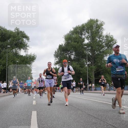 29.06.2025 - hella hamburg halbmarathon Luisa Fischer http://msf.ph/oto/8497104 29.06.2025 10:56:01 Kennedybrücke 10884, 14704, 3787, 16053, 2988, 3227, 3787, 7735, 7871, 8250, 8251, 9340, 10600, 10693, 10884 meine-sportfotos.de