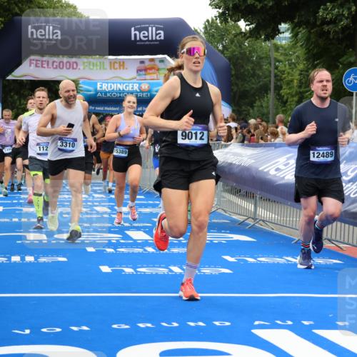 29.06.2025 - hella hamburg halbmarathon Strokosch-Dieckow http://msf.ph/oto/8497111 29.06.2025 10:54:38 Ziel 1125, 1496, 2474, 2561, 3310, 5259, 6587, 7478, 8449, 8798, 9012, 9227, 10040, 10368, 10376, 12186, 12489, 12607, 13147, 14239, 15389, 15408, 15584, 17231, 17765, 19000 meine-sportfotos.de