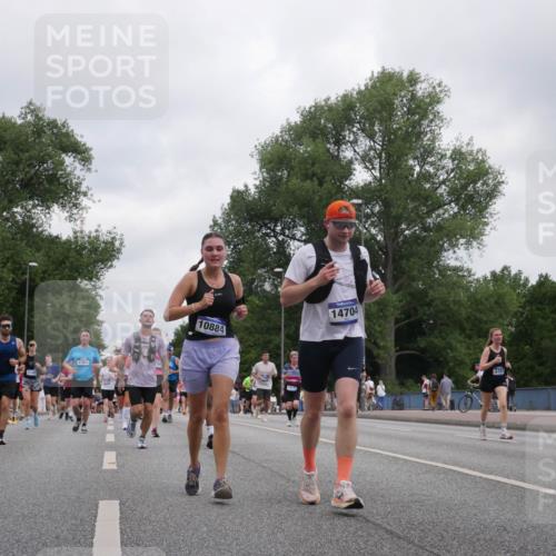 29.06.2025 - hella hamburg halbmarathon Luisa Fischer http://msf.ph/oto/8497113 29.06.2025 10:56:02 Kennedybrücke 2362, 10884, 14704, 3787, 2988, 3227, 3787, 7735, 7871, 9340, 10600, 10693, 10884 meine-sportfotos.de