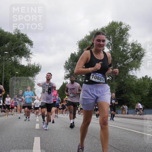 29.06.2025 - hella hamburg halbmarathon Luisa Fischer http://msf.ph/oto/8497126 29.06.2025 10:56:03 Kennedybrücke 19340, 2362, 15439, 14235, 10884, 3227, 2988, 3227, 3787, 6135, 7735, 7871, 9340, 10600, 10884 meine-sportfotos.de