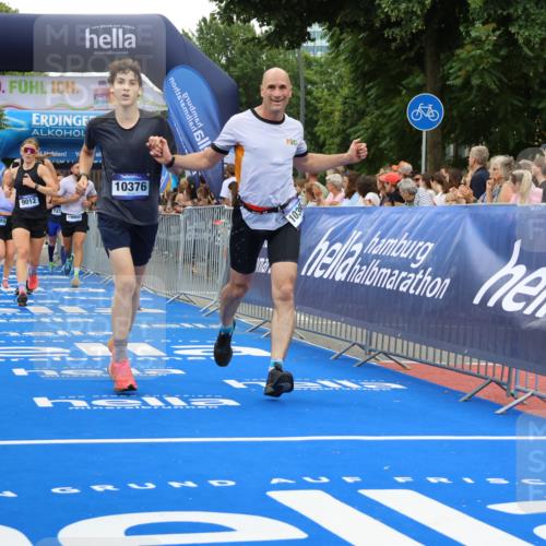 29.06.2025 - hella hamburg halbmarathon Strokosch-Dieckow http://msf.ph/oto/8497127 29.06.2025 10:54:35 Ziel 1125, 1496, 2474, 3310, 3794, 5259, 7478, 8449, 8798, 9012, 10040, 10368, 10376, 11797, 11799, 12489, 12607, 14239, 15146, 15389, 15408, 15584, 17231, 17765, 19000 meine-sportfotos.de