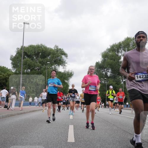 29.06.2025 - hella hamburg halbmarathon Luisa Fischer http://msf.ph/oto/8497152 29.06.2025 10:56:06 Kennedybrücke 2362, 9731, 9340, 15447, 7871, 18205, 14235, 3227, 2983, 2988, 3227, 3787, 6135, 6604, 7511, 7735, 7871, 9340, 10884 meine-sportfotos.de
