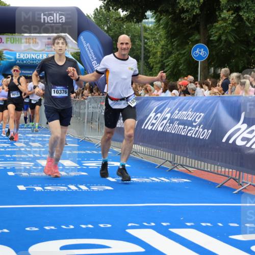 29.06.2025 - hella hamburg halbmarathon Strokosch-Dieckow http://msf.ph/oto/8497180 29.06.2025 10:54:35 Ziel 1125, 1496, 2474, 3310, 3794, 5259, 7478, 8449, 8798, 9012, 10040, 10368, 10376, 11797, 11799, 12489, 12607, 14239, 15146, 15389, 15408, 15584, 17231, 17765, 19000 meine-sportfotos.de