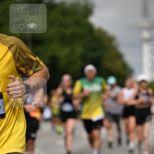 29.06.2025 - hella hamburg halbmarathon Dr. Thomas Lammeyer http://msf.ph/oto/8497190 29.06.2025 10:23:33 Kennedybrücke 1159, 1160, 1325, 1332, 1708, 1718, 1755, 2017, 2589, 2703, 2812, 2895, 3105, 3118, 4108, 4110, 4170, 4722, 5034, 5080, 5098, 5178, 5449, 6249, 6270, 6542, 6736, 7143, 7252, 8537, 8575, 8761, 8778, 9252, 9270, 9272, 9856, 10124, 10129, 10540, 10966, 11081 meine-sportfotos.de