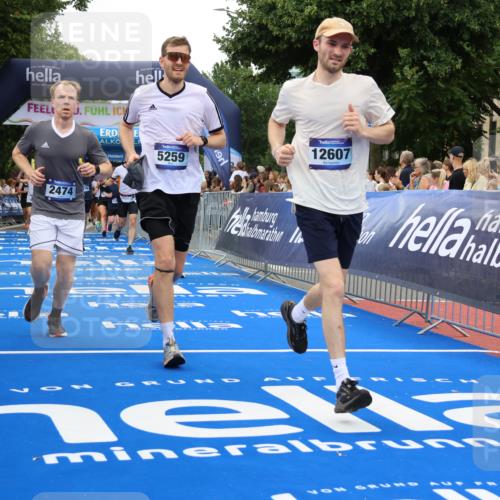 29.06.2025 - hella hamburg halbmarathon Strokosch-Dieckow http://msf.ph/oto/8497255 29.06.2025 10:54:32 Ziel 1125, 2474, 3794, 4868, 5259, 7129, 8798, 9012, 10040, 10368, 10376, 11009, 11797, 11799, 12321, 12489, 12607, 15146, 17765, 19067 meine-sportfotos.de
