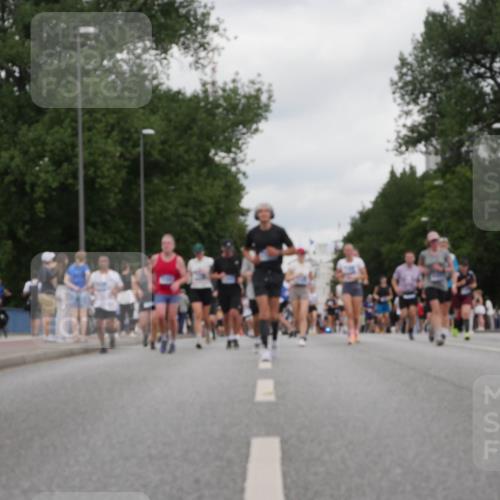 29.06.2025 - hella hamburg halbmarathon Luisa Fischer http://msf.ph/oto/8497283 29.06.2025 10:56:24 Kennedybrücke 4595, 7690, 9368, 10879 meine-sportfotos.de