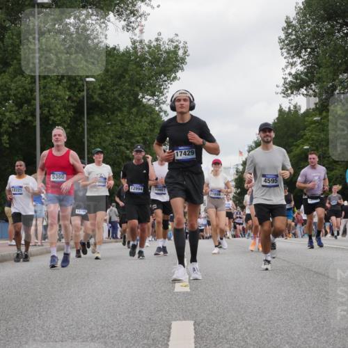 29.06.2025 - hella hamburg halbmarathon Luisa Fischer http://msf.ph/oto/8497311 29.06.2025 10:56:27 Kennedybrücke 18221, 5360, 18106, 17429, 8988, 12994, 10661, 11899, 4595, 18595, 497, 4595, 9368, 10879 meine-sportfotos.de