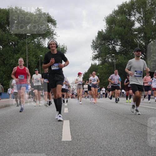29.06.2025 - hella hamburg halbmarathon Luisa Fischer http://msf.ph/oto/8497330 29.06.2025 10:56:29 Kennedybrücke 5360, 189, 1299, 17429, 11974, 4595, 9368, 13677, 149, 4595, 7039, 9368, 10490 meine-sportfotos.de