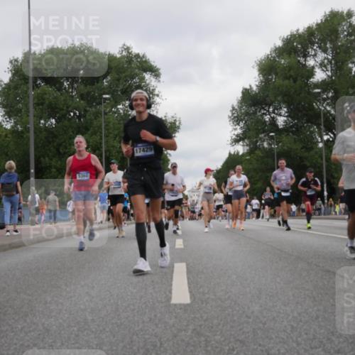 29.06.2025 - hella hamburg halbmarathon Luisa Fischer http://msf.ph/oto/8497334 29.06.2025 10:56:29 Kennedybrücke 5360, 17429, 4595, 936, 4595, 7039, 9368, 10490 meine-sportfotos.de