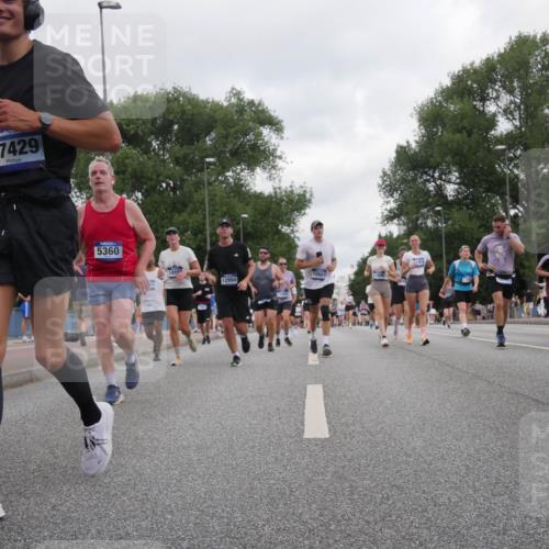 29.06.2025 - hella hamburg halbmarathon Luisa Fischer http://msf.ph/oto/8497347 29.06.2025 10:56:30 Kennedybrücke 17429, 5360, 12994, 11489, 10661, 1974, 14977, 13677, 4595, 7039, 9368, 10490 meine-sportfotos.de