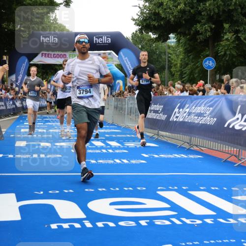 29.06.2025 - hella hamburg halbmarathon Strokosch-Dieckow http://msf.ph/oto/8497353 29.06.2025 10:54:30 Ziel 2474, 3426, 3794, 4635, 4868, 5259, 7129, 8798, 9012, 10040, 10368, 10376, 11009, 11797, 11799, 12321, 12362, 12607, 15146, 16327, 19067 meine-sportfotos.de