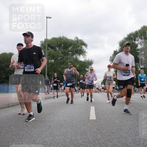 29.06.2025 - hella hamburg halbmarathon Luisa Fischer http://msf.ph/oto/8497371 29.06.2025 10:56:33 Kennedybrücke 88, 12994, 7483, 18106, 11520, 11489, 11899, 10661, 2291, 7039, 9368, 10490 meine-sportfotos.de