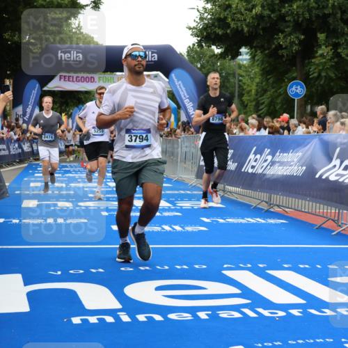 29.06.2025 - hella hamburg halbmarathon Strokosch-Dieckow http://msf.ph/oto/8497386 29.06.2025 10:54:30 Ziel 2474, 3426, 3794, 4635, 4868, 5259, 7129, 8798, 9012, 10040, 10368, 10376, 11009, 11797, 11799, 12321, 12362, 12607, 15146, 16327, 19067 meine-sportfotos.de