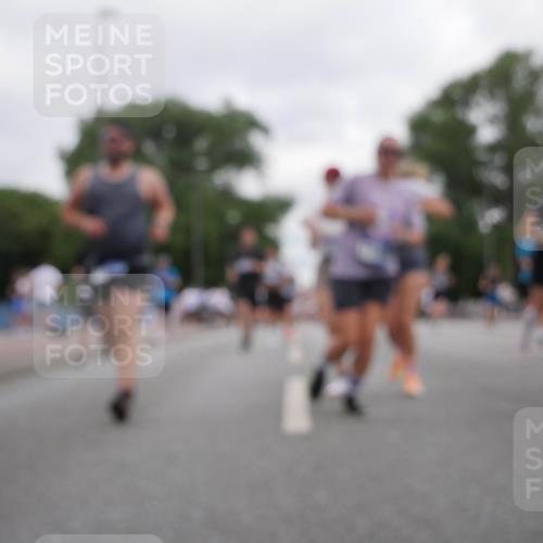 29.06.2025 - hella hamburg halbmarathon Luisa Fischer http://msf.ph/oto/8497387 29.06.2025 10:56:34 Kennedybrücke 2291, 7039, 9368, 10490 meine-sportfotos.de
