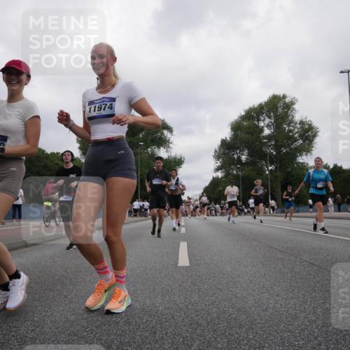 29.06.2025 - hella hamburg halbmarathon Luisa Fischer http://msf.ph/oto/8497404 29.06.2025 10:56:36 Kennedybrücke 11800, 7483, 11974, 11520, 1126, 2291, 6044, 7039, 7890, 8414, 10490 meine-sportfotos.de