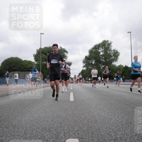 29.06.2025 - hella hamburg halbmarathon Luisa Fischer http://msf.ph/oto/8497421 29.06.2025 10:56:37 Kennedybrücke 11520, 16794, 5083, 7039, 2291, 6041, 6044, 7039, 7890, 8414, 10490 meine-sportfotos.de